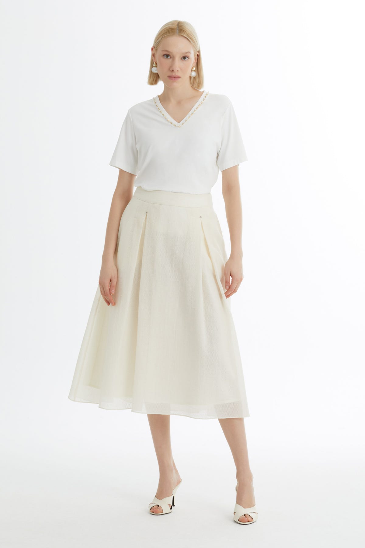 Pileli İşlemeli Ekru Etek